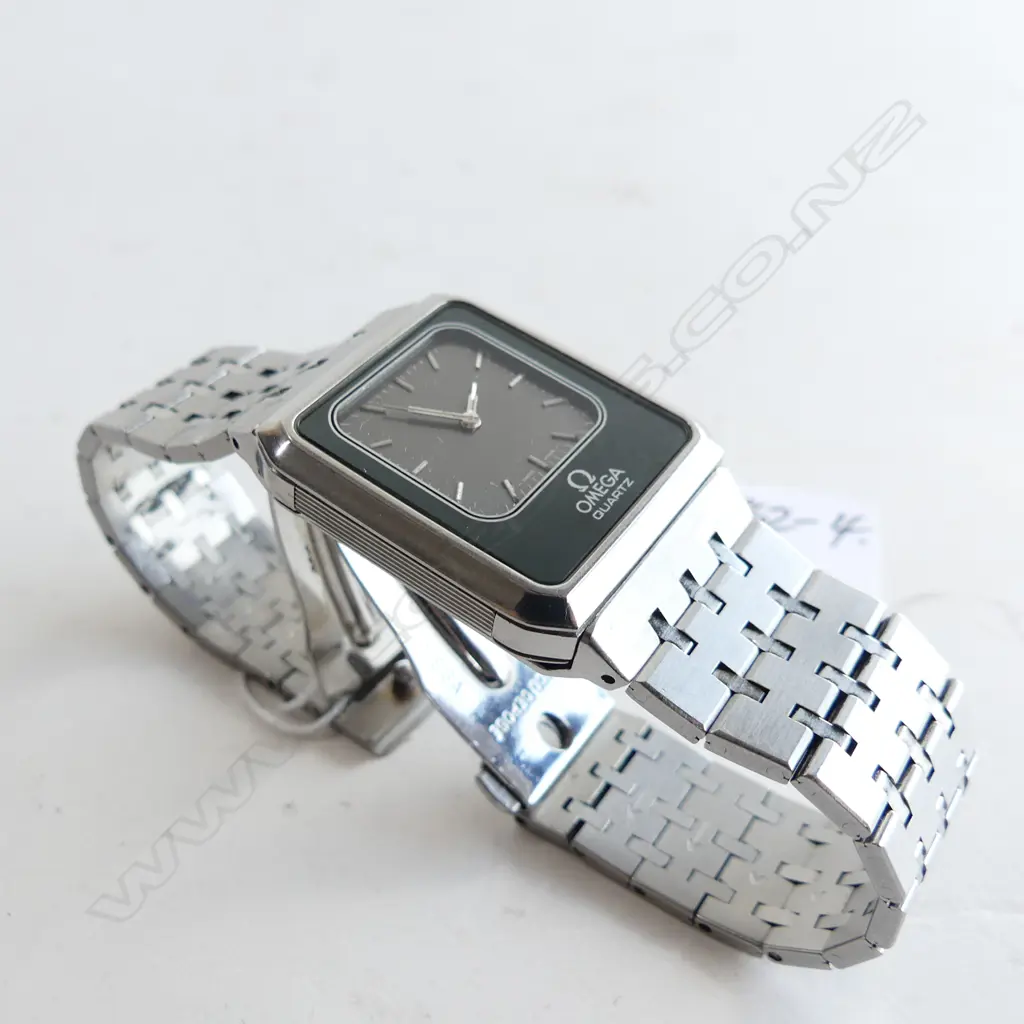 VINTAGE OMEGA REVERSO WRISTWATCH 'EQUINOXE' batteries don't last long ?  Image 1++