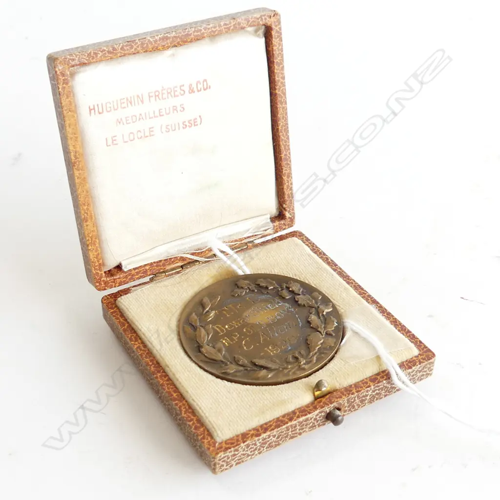 TARANAKI RUGBY UNION BRONZE MEDALLION TO C. ALLAN 1929 in hard case Image 1++