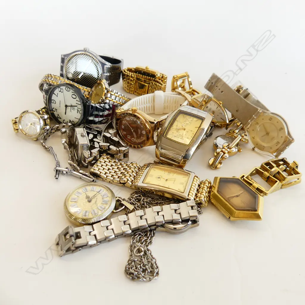 BIG BAG ASST OLD WATCHES  Image 1++