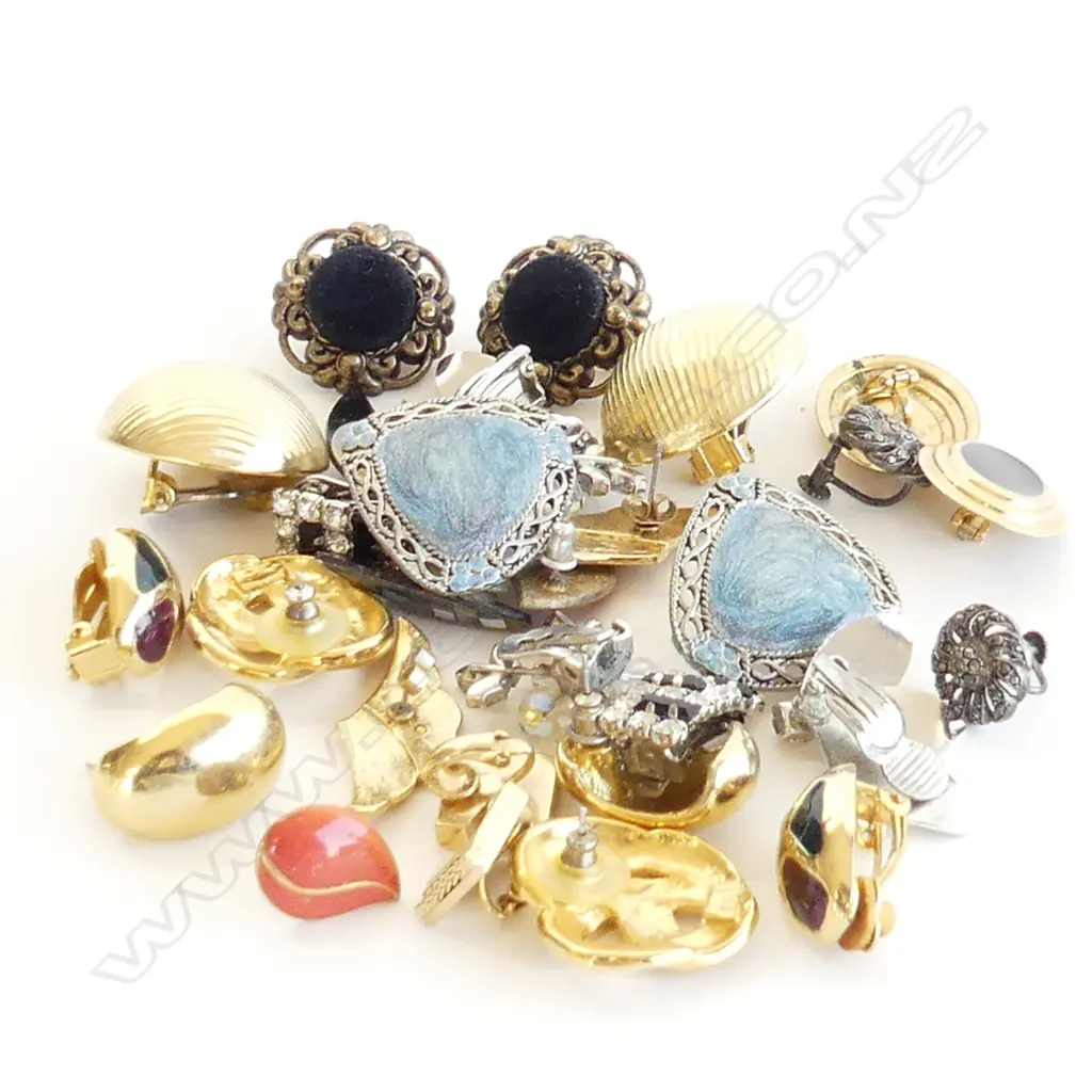 15 PR COSTUME JEWELLERY EARRINGS Image 1++