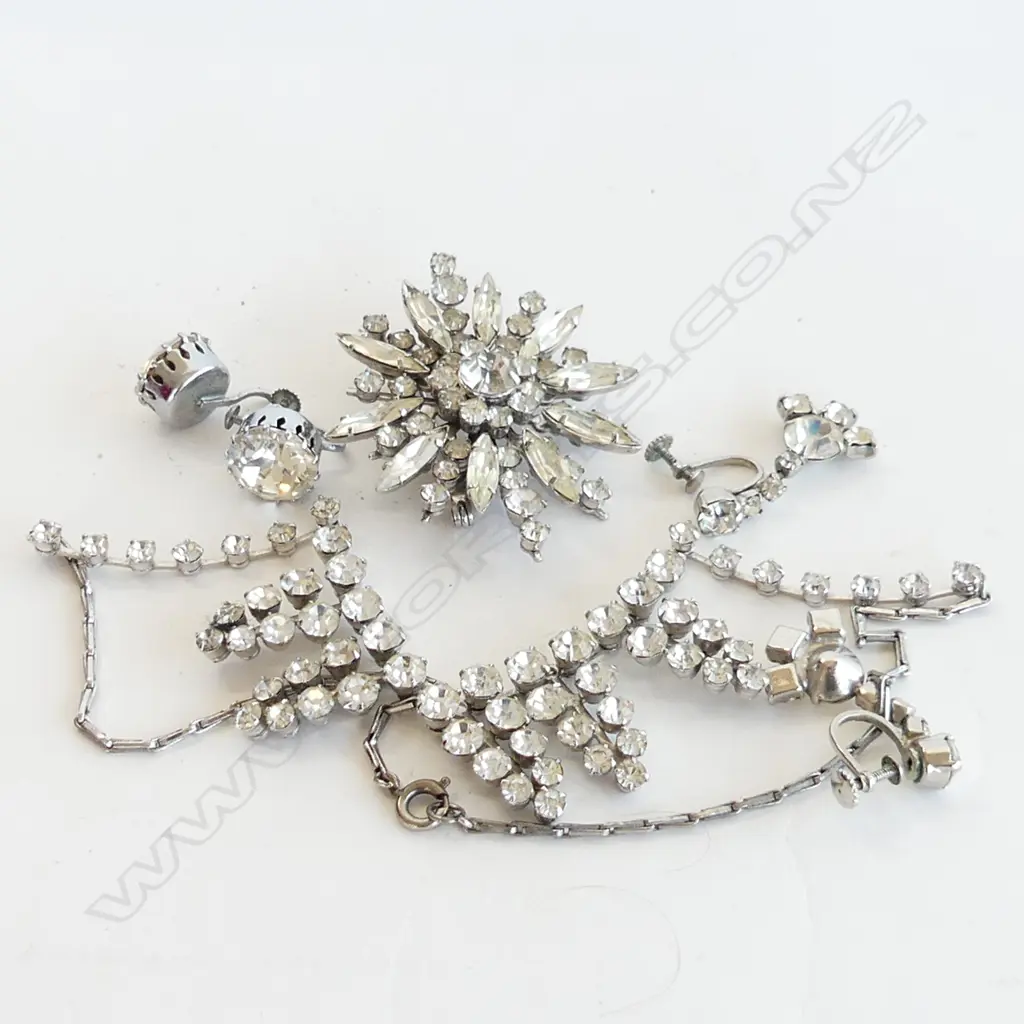 VINTAGE DIAMANTE NECKLACE, 2 PR EARRINGS & BROOCH  Image 1++