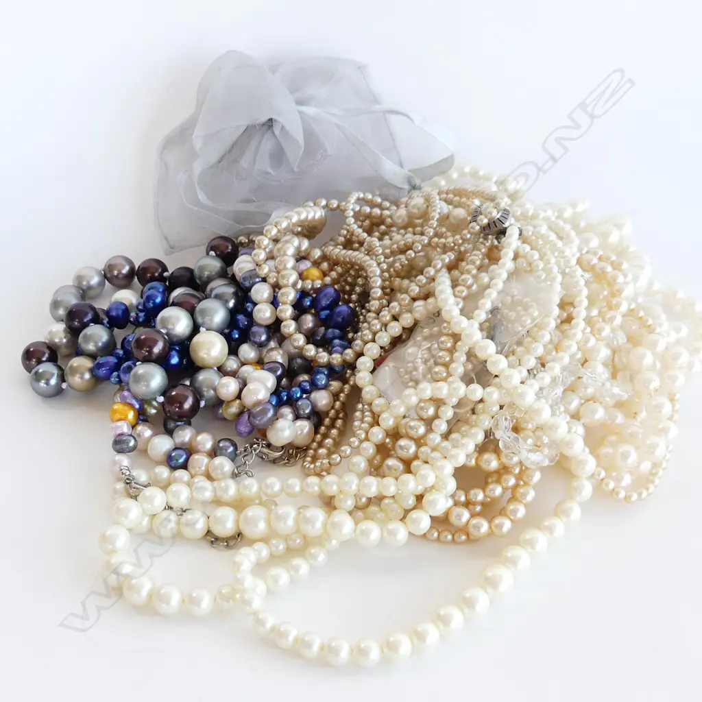BAG ASST  FAUX PEARLS & NATURAL & COLOURED PEARLS Image 1++