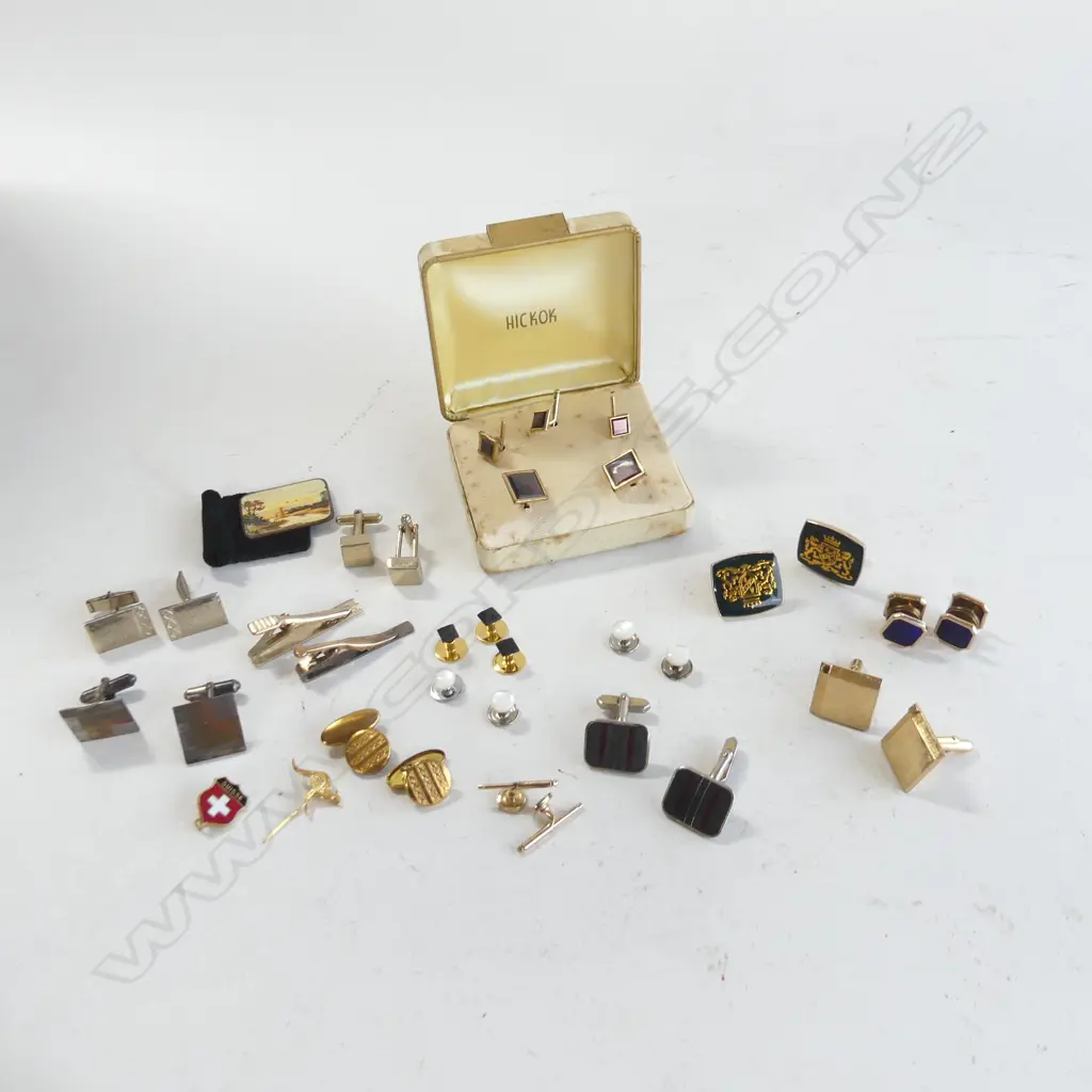 BOX LOT ASST VINTAGE TIE PINS & CUFFLINKS ETC.. Image 1++