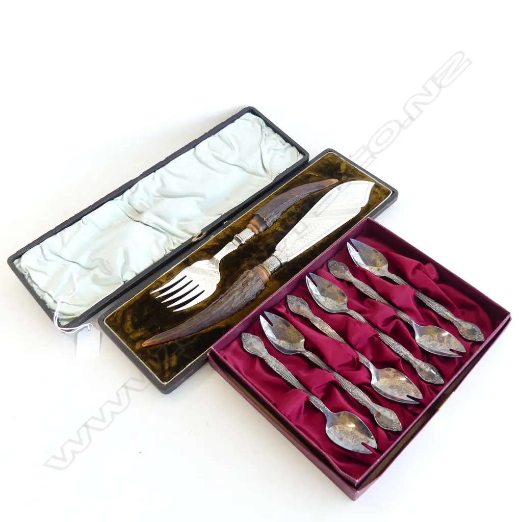 VINTAGE BOXED FISH SERVING SET WITH ANTLER HANDLES + GROSVENOR SPLADES IN BOX (TARNISHED) Image 1++