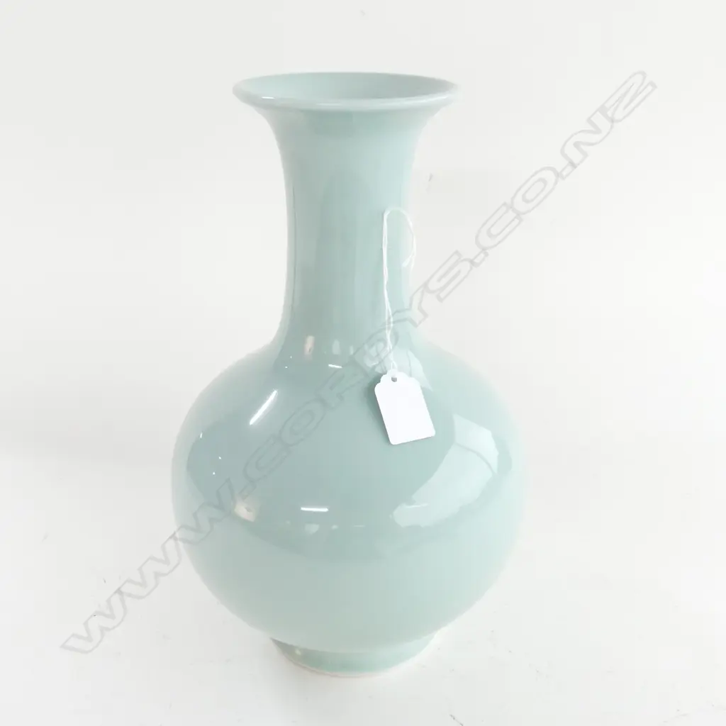 LG CELADON VASE H.320mm Image 1++