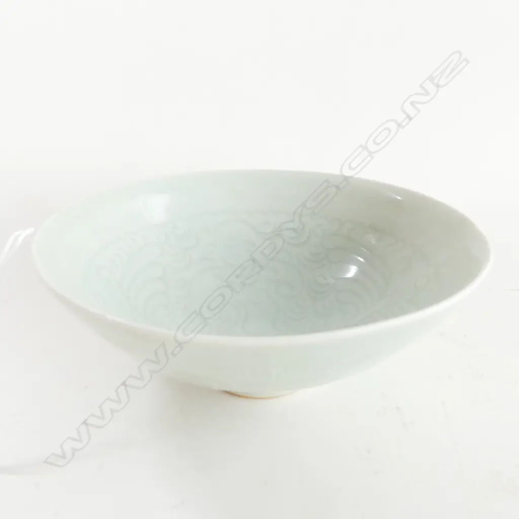 CELADON TEA BOWL w. EMBOSSED DECORATION 125mm dia Image 1++