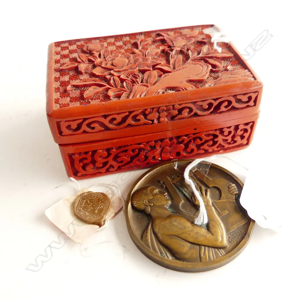 BRONZE MEDALION BY GEORGES GUIRAUD W60MM IN RED LAQUER BOX LIOOMM W70MM Image 1++