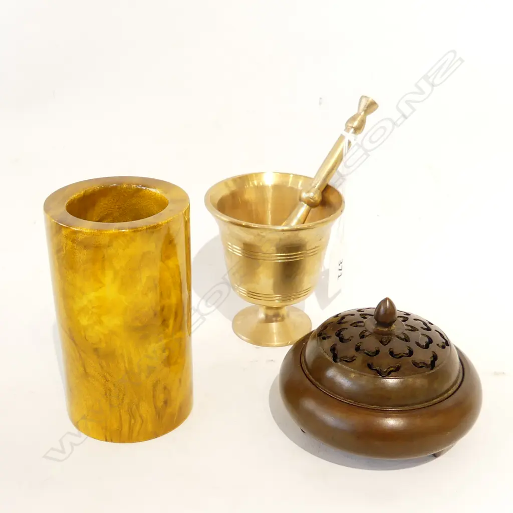 3 PCES; GOLDEN CAMPHOR PEN HOLDER H.110mm, CHINESE BRONZE CENSOR, BRASS PESTLE & MOTAR Image 1++