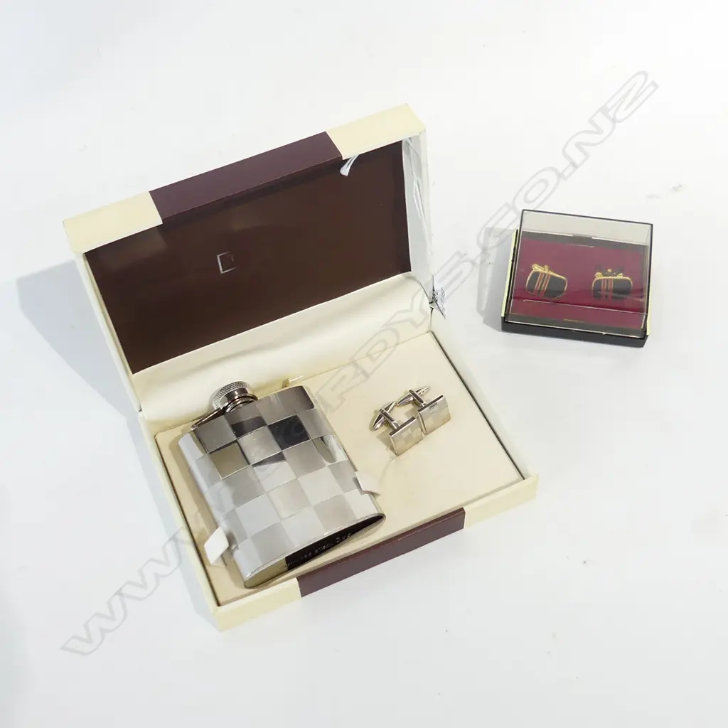 TIE RACK, LONDON, HIP FLASK & CUFFLINKS +  GOLD PLATE & ENAMEL CUFFLINKS -  BOTH SETS IN ORIGINAL BOXES & AS NEW Image 1++