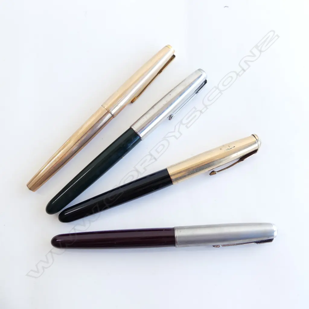 4 VINTAGE PARKER FOUNTAIN PENS Image 1++