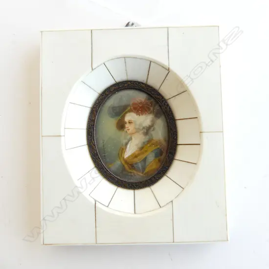 MINIATURE PORTRAIT OF A WOMAN IN KEY IVORY FRAME