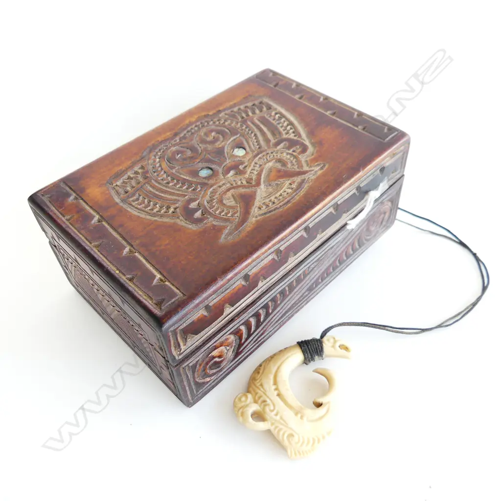 MAORI CARVED BOX  L150MM W100MM  INCLUDING CARVED BONE MAORI FISH HOOK L60MM Image 1++