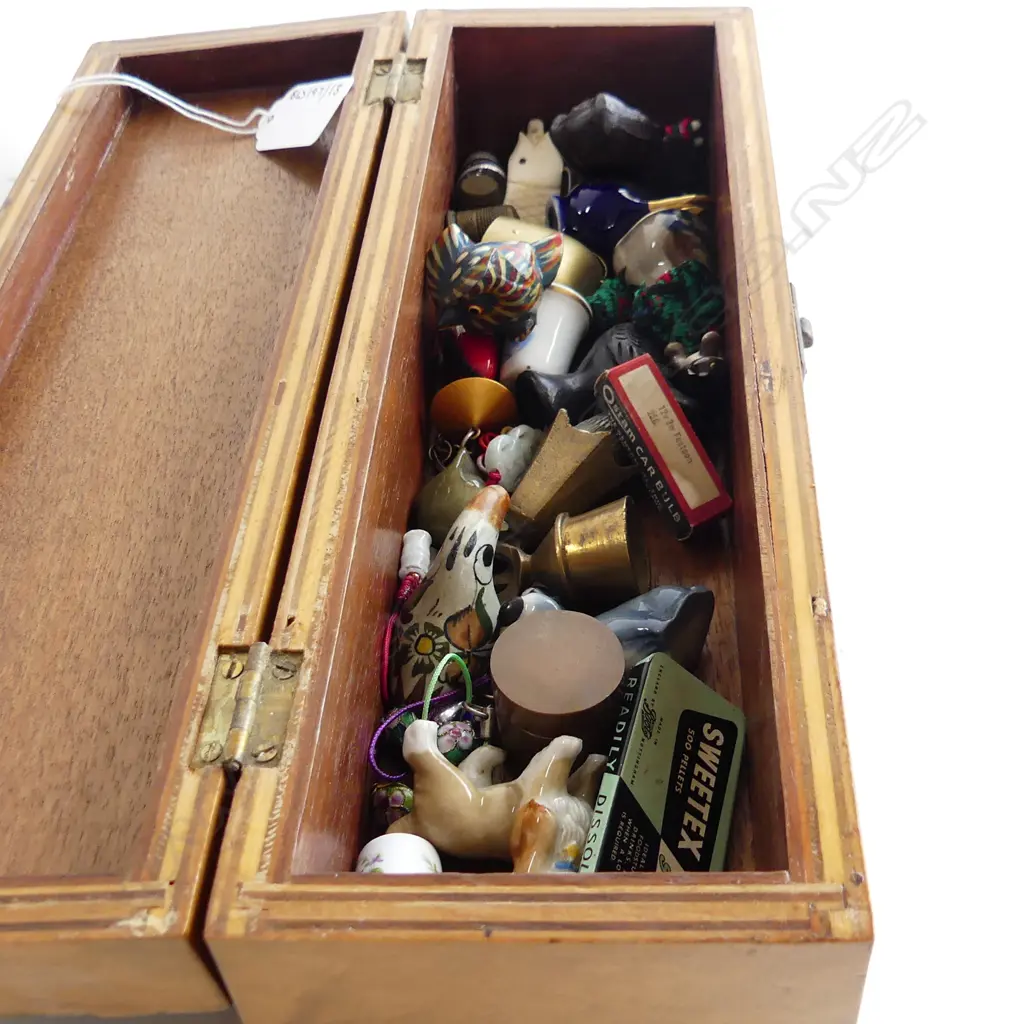 PAINTED WOOD BOX L300 H90MM WITH CONTENTS THIMBLES & NIC NACS` Image 1++