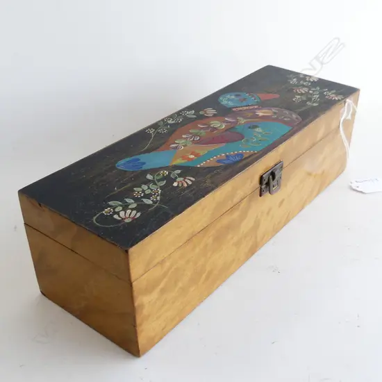 PAINTED WOOD BOX L300 H90MM WITH CONTENTS THIMBLES & NIC NACS`