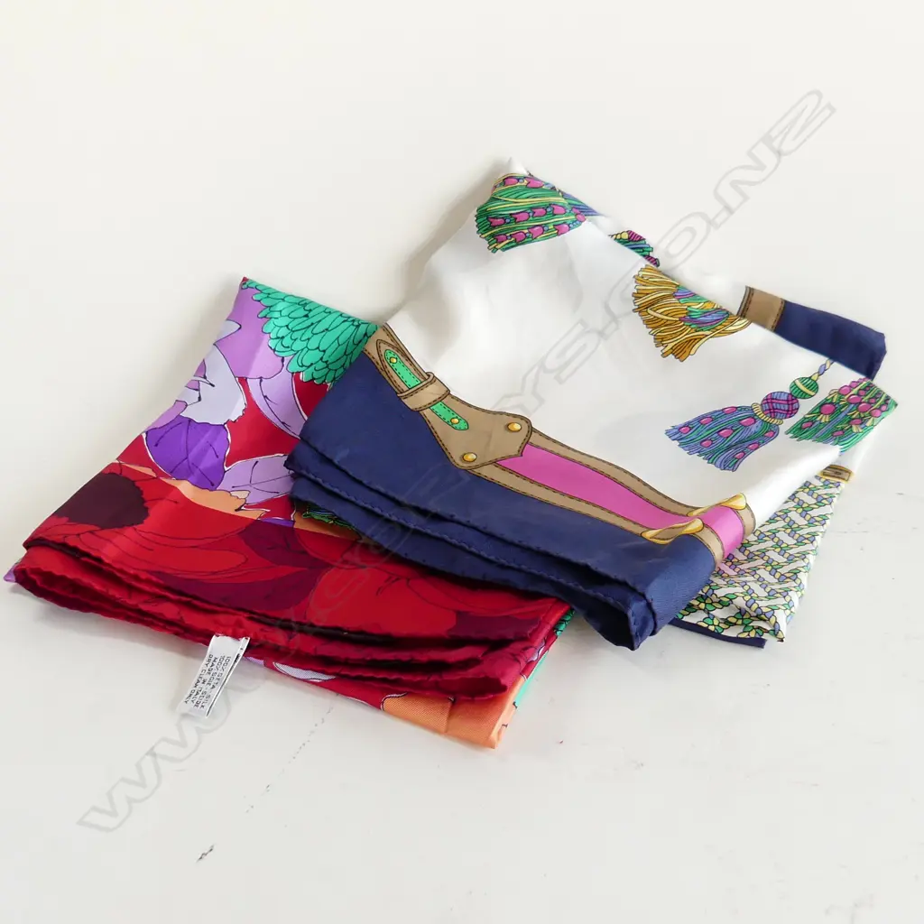 2 LG  VINTAGE ITALIAN SILK SCARVES Image 1++