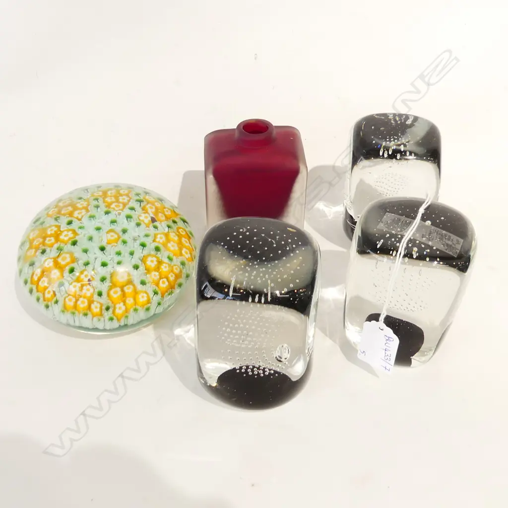 5 PCES ART GLASS; 4 PAPERWEIGHTS; MILLE FIORE 115mm dia, SET OF 3 + RED BOTTLE VASE H.100mm  Image 1++