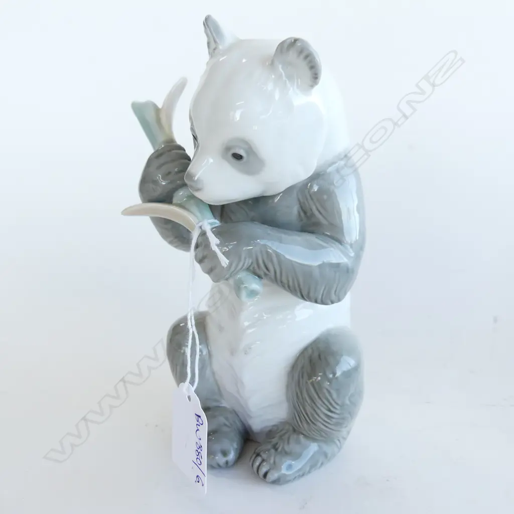NAO PANDA EATING BAMBOO H.170mm Image 1++