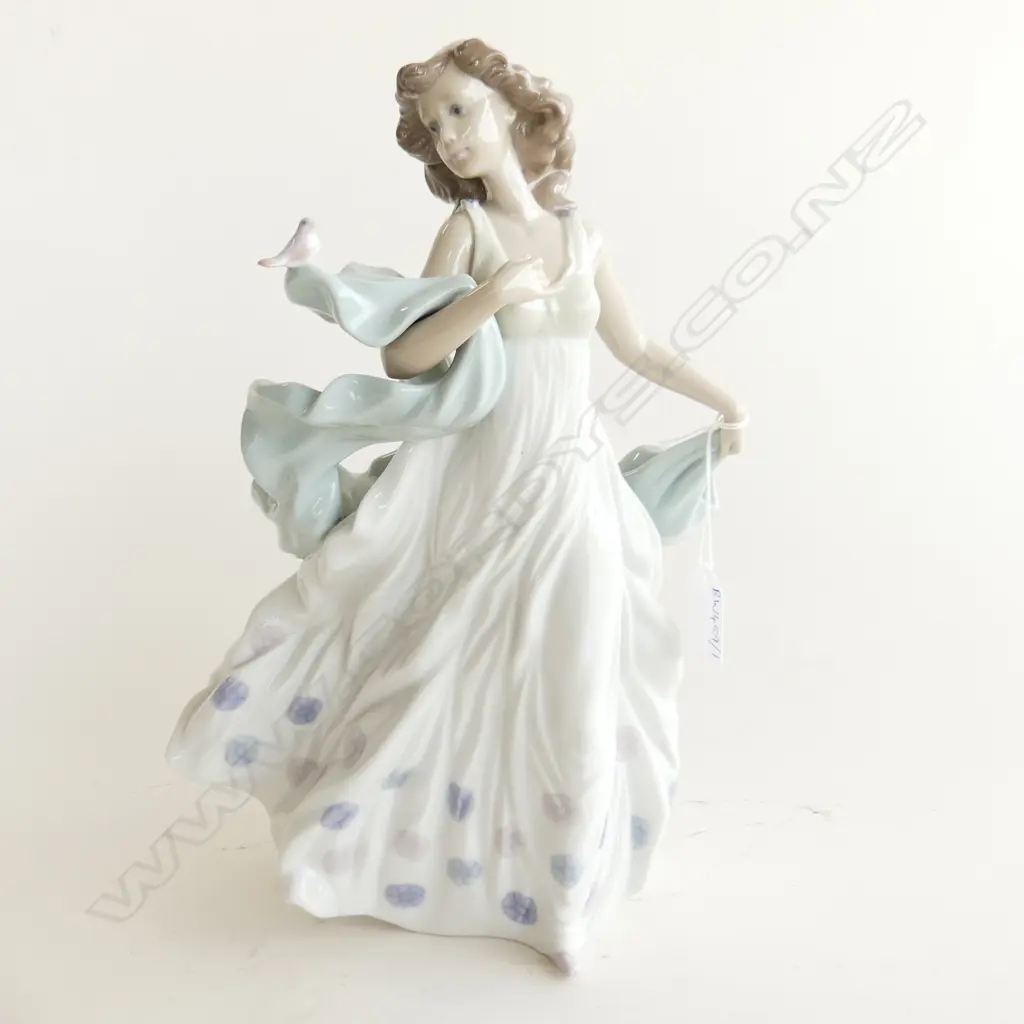 LLADRO FIGURINE 'SUMMER SERENADE' #6193 - WOMAN w. BIRD H.320mm excellent condition Image 1++