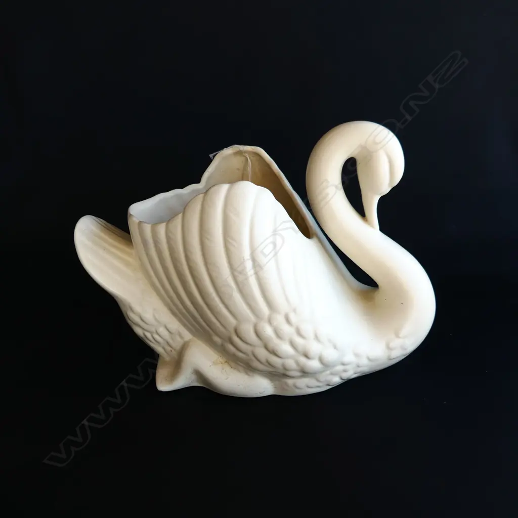 CROWN LYNN LARGE SWAN. FRIT TO RIGHT HAND CORNER . 1950S BACKSTAMP. SOME CRAZING L.300mm Image 1++