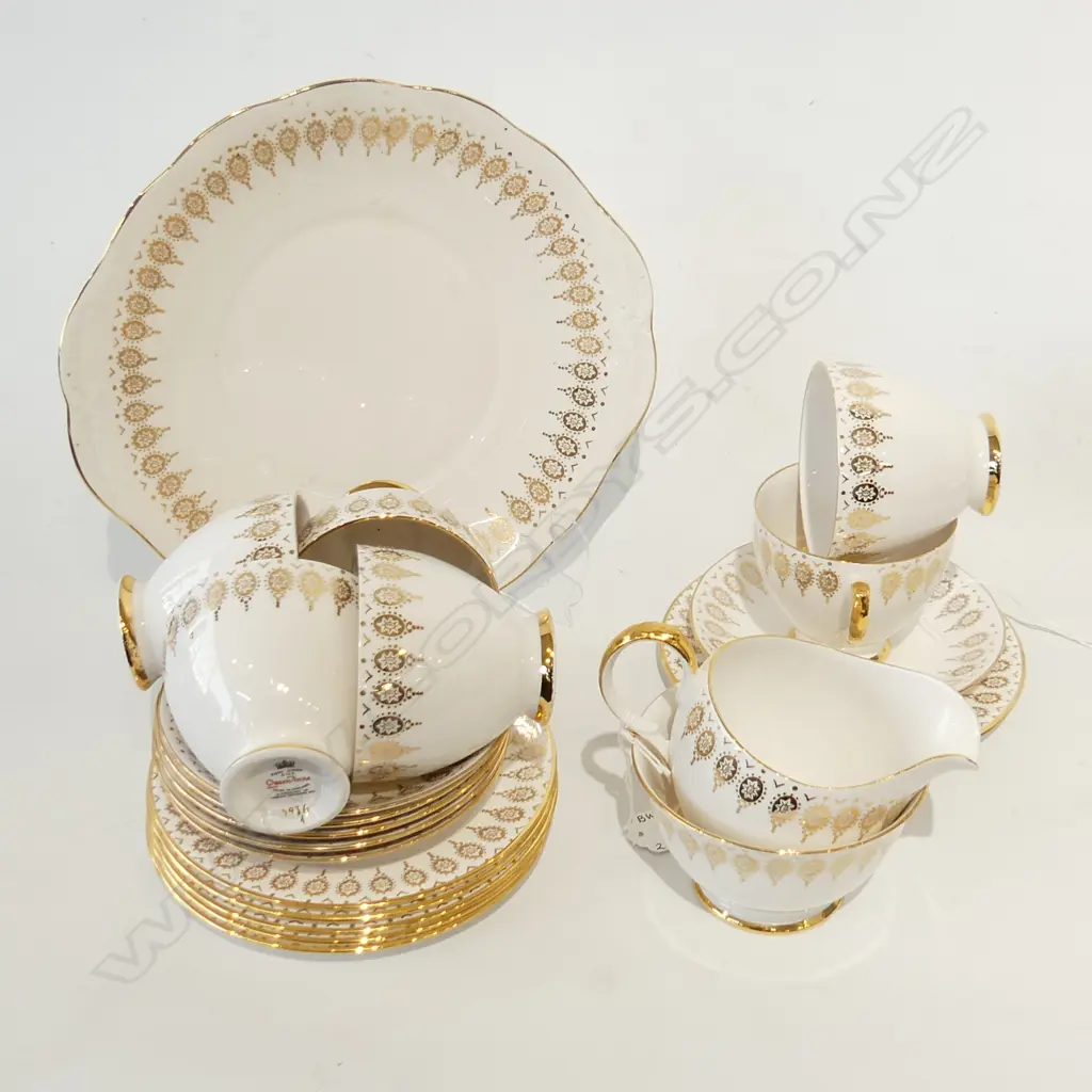 QUEEN ANNE GOLD PATTERN TEA SET; 6 TRIOS, CAKE PLATE, JUG & SUGAR BOWL Image 1++