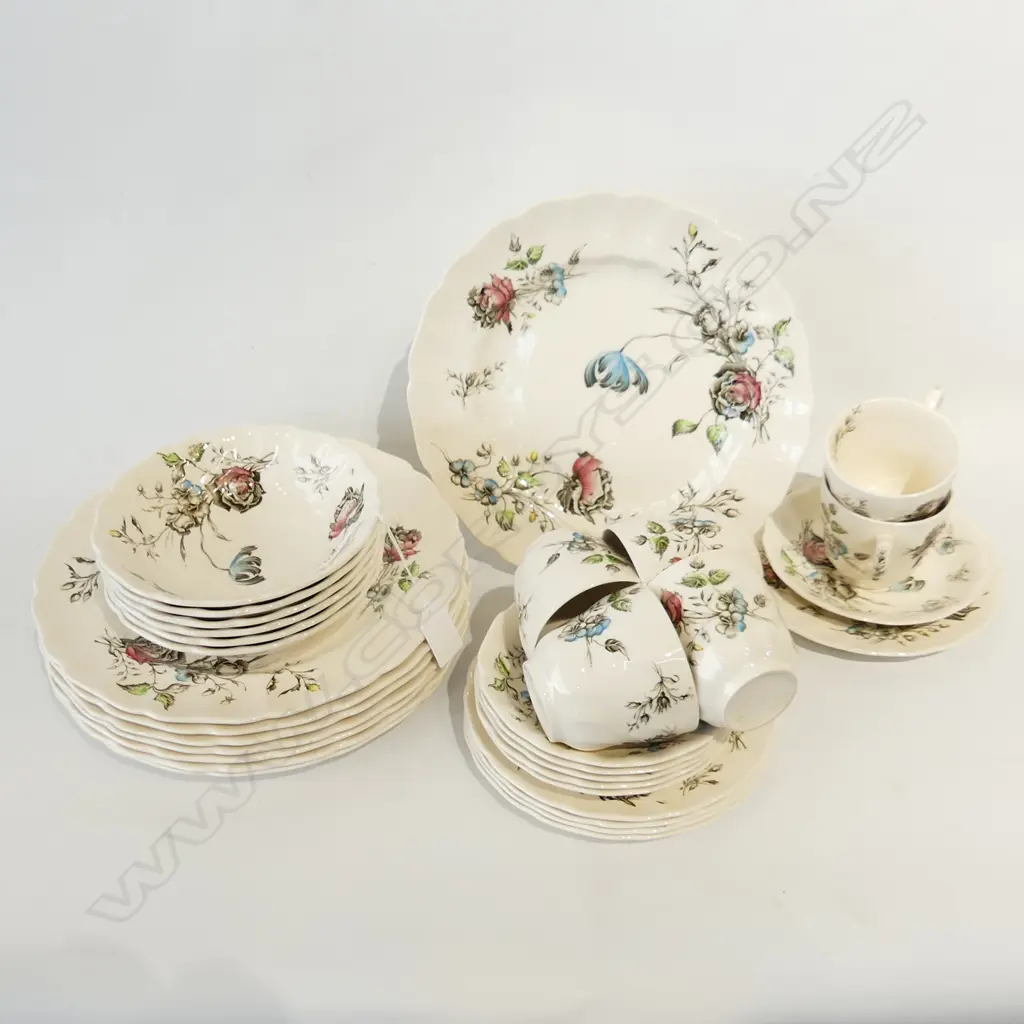 JOHNSON BROS 'A DAY IN JUNE' PART DINNER SERVICE; 31 PCS... Image 1++