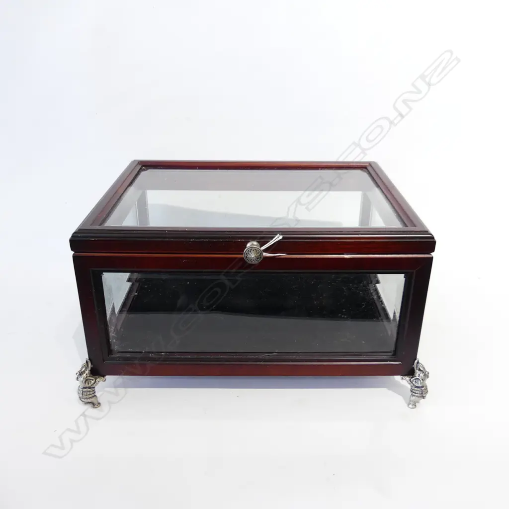 GLASS DISPLAY BOX 330x260x180mm Image 1++