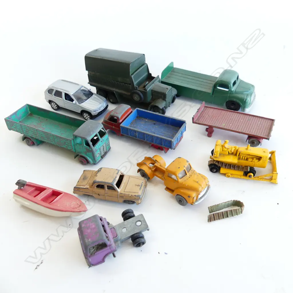 CHOCLATE BOX 10 UNBOXED MATCHBOX & DINKY TOYS  Image 1++