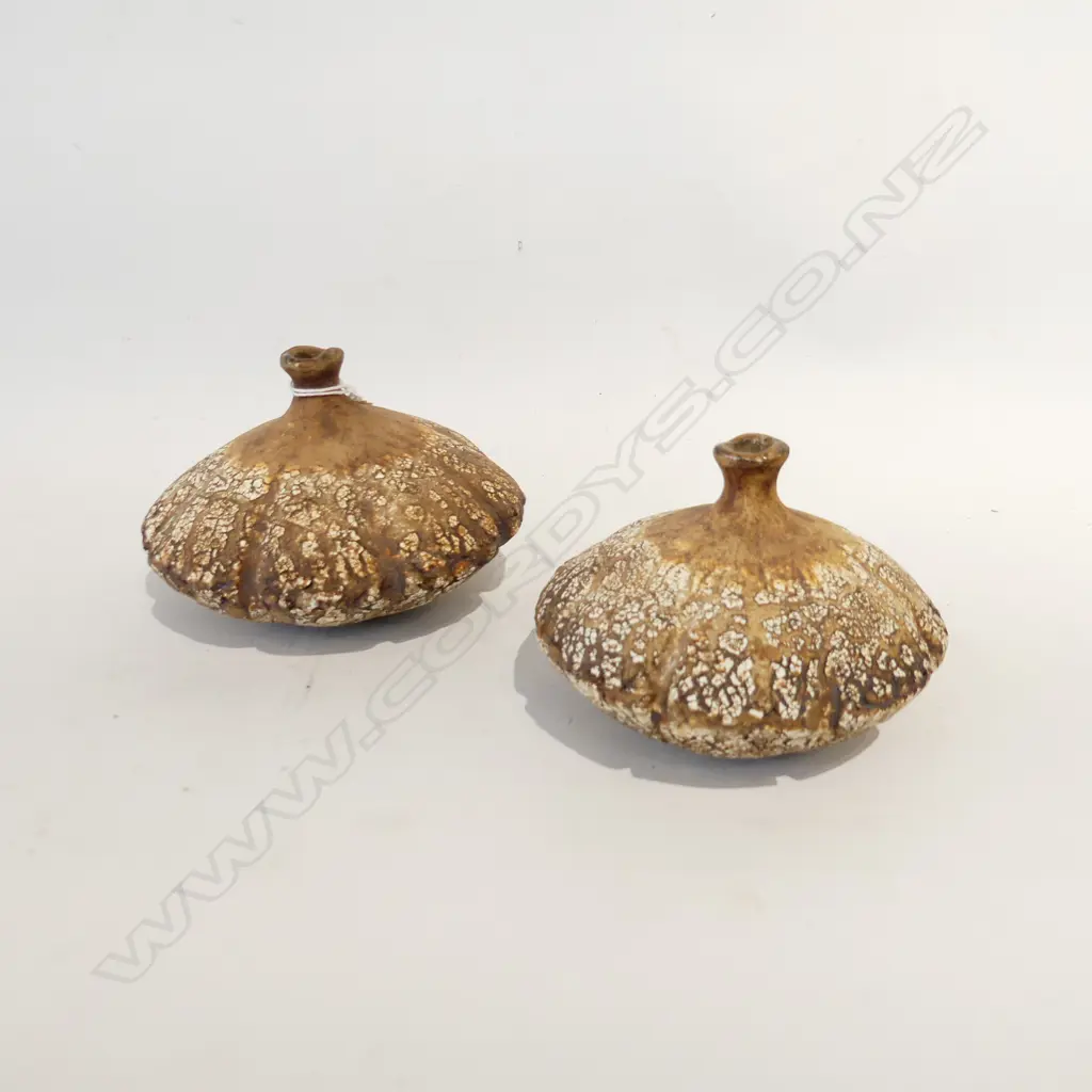 2 UNMARKED NZ STUDIO POTTERY VASES - LEN CASTLE? 140 / 120mm dia Image 1++