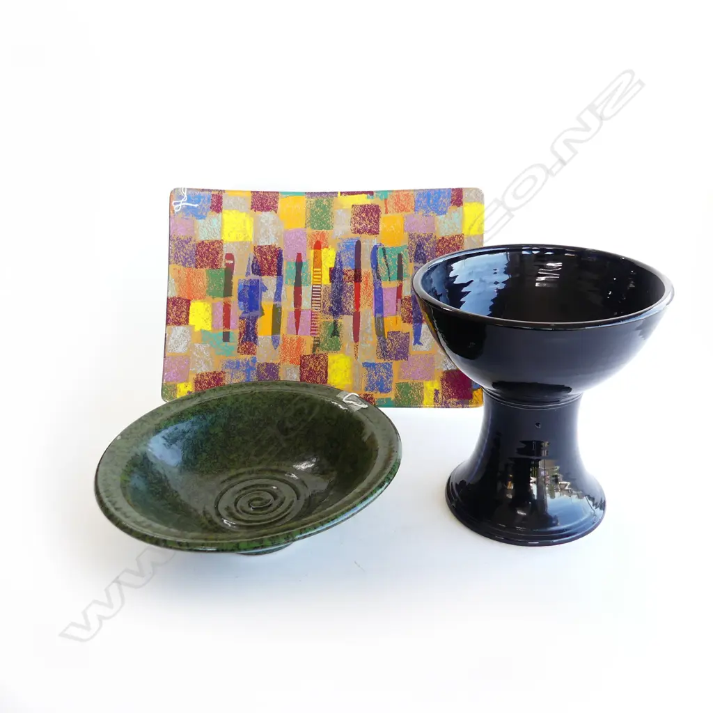LG TEMUKA POTTERY PLATTER (420 X 290MM) SUNNYVALE POTTERY LG VASE (H.255MM) + KORU BOWL SIG. 'RL' (DIA 290MM) Image 1++