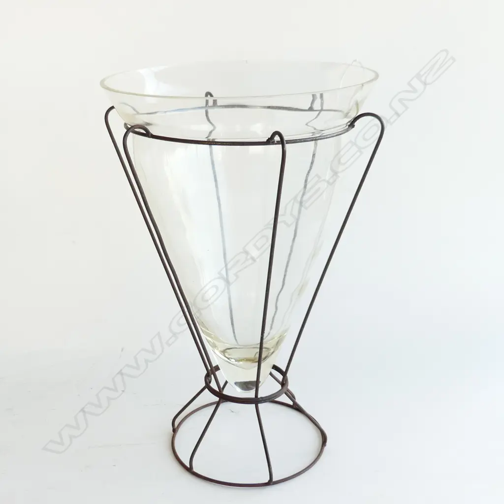 LG GLASS VASE IN RUSTIC WIRE HOLDER H.335mm Image 1++