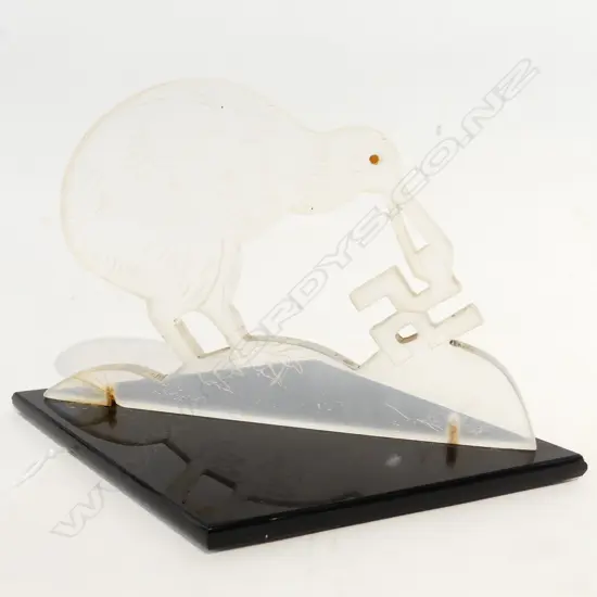 1940'S KIWI ANTI NAZI PLAQUE ON STAND L 210MM