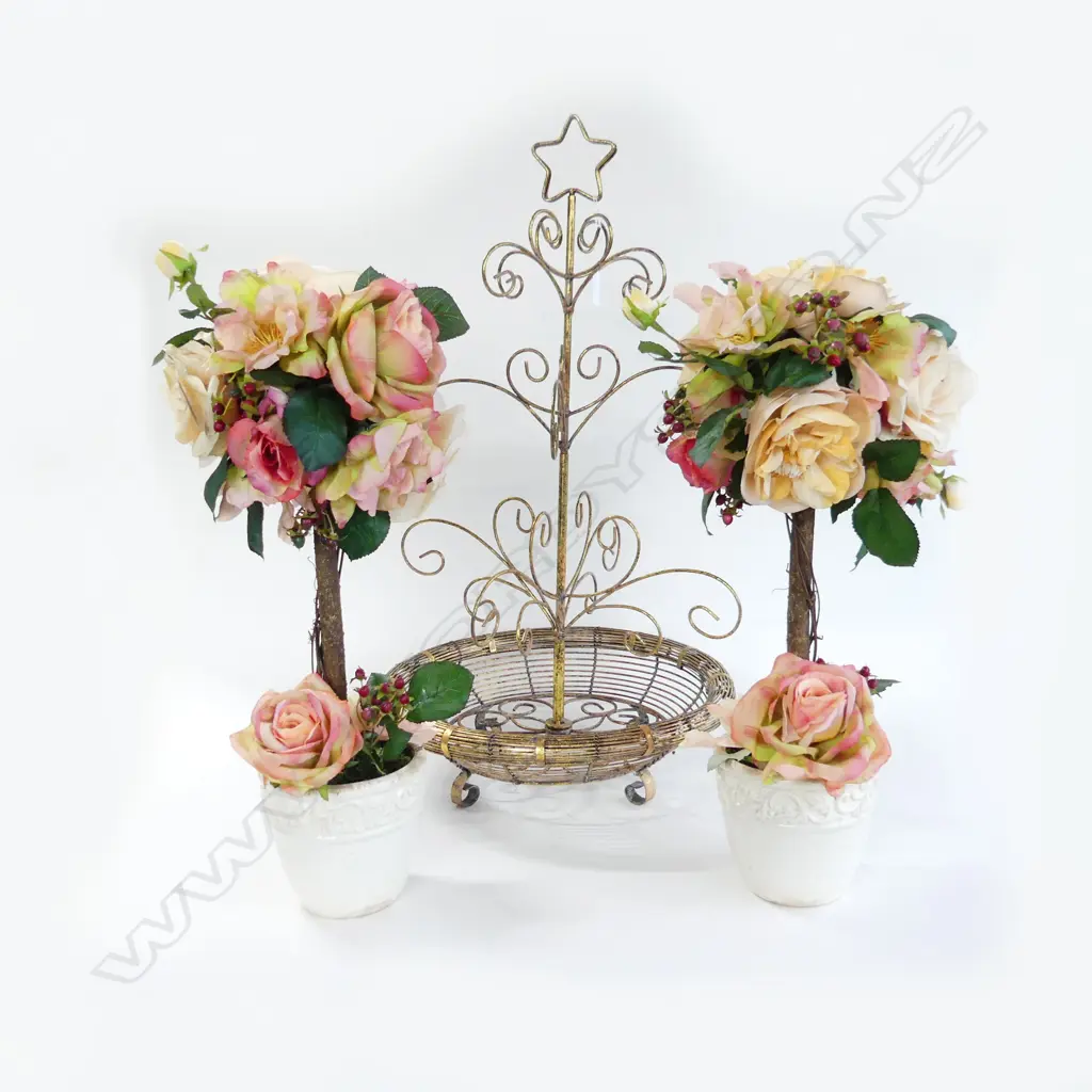 GILT METAL XMAS TREE H.680mm + PR FAKE POTTED ROSE BOUQUETS H.520mm Image 1++