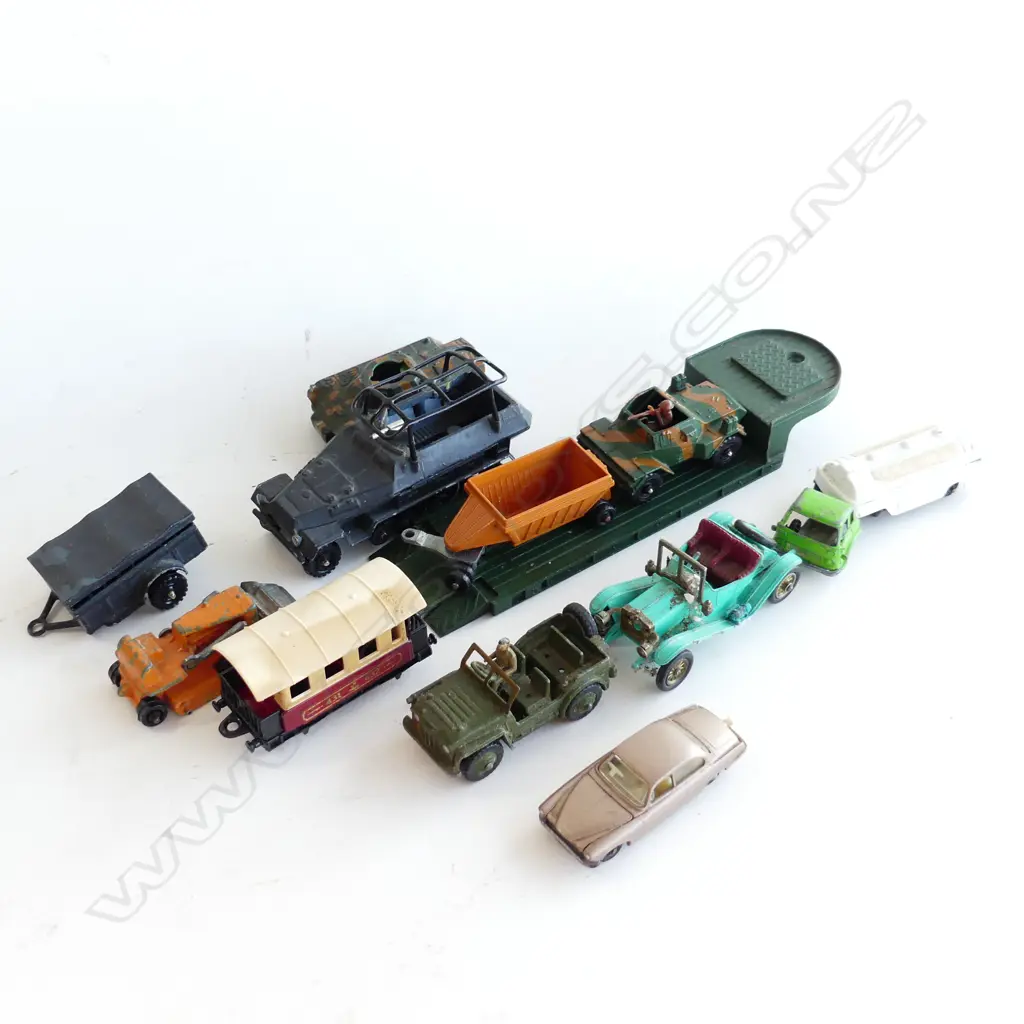 SMALL BOX MATCHBOX & DINKY TOYS Image 1++