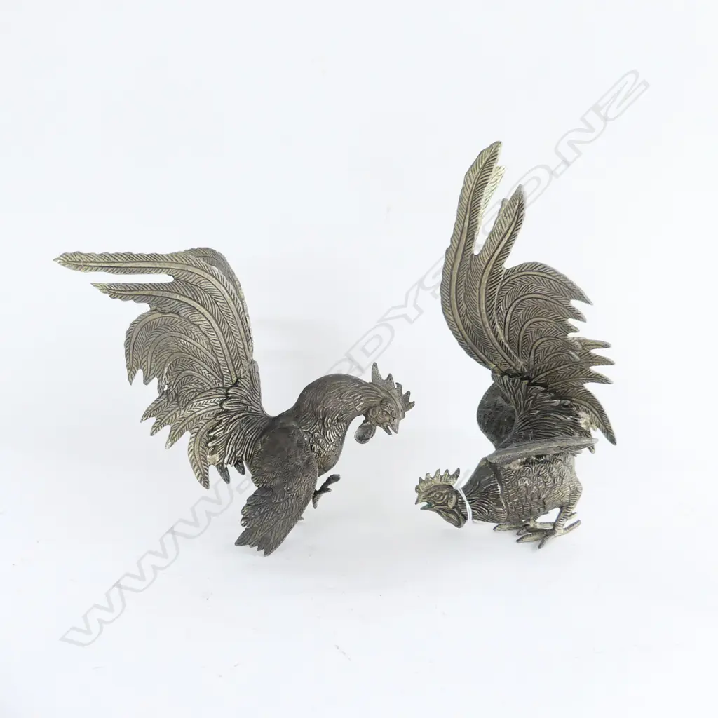 TWO ORIENTAL BRASS FIGHTING COCKS L. 230MM Image 1++