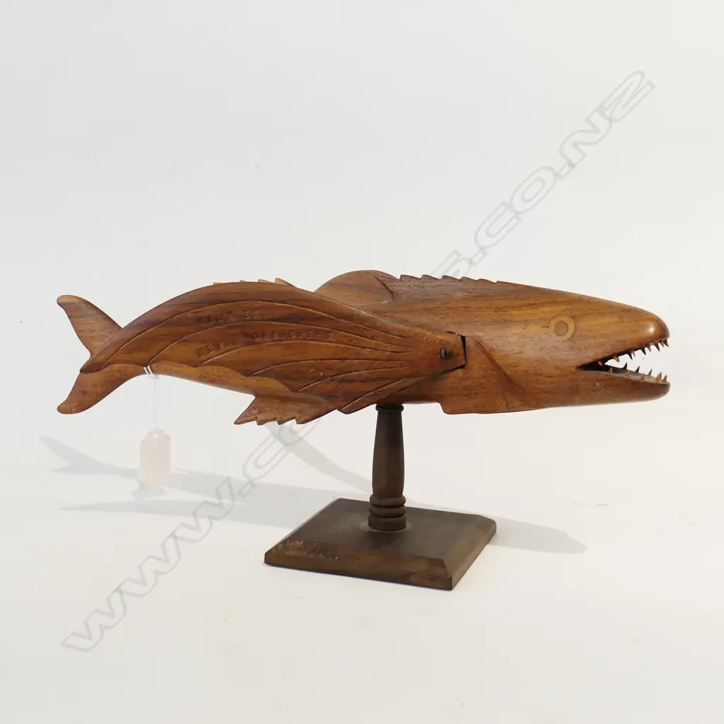 PITCAIRN ISLAND CARVED FLYING FISH BY ELWYN CHRISTIAN L. 380MM Image 1++