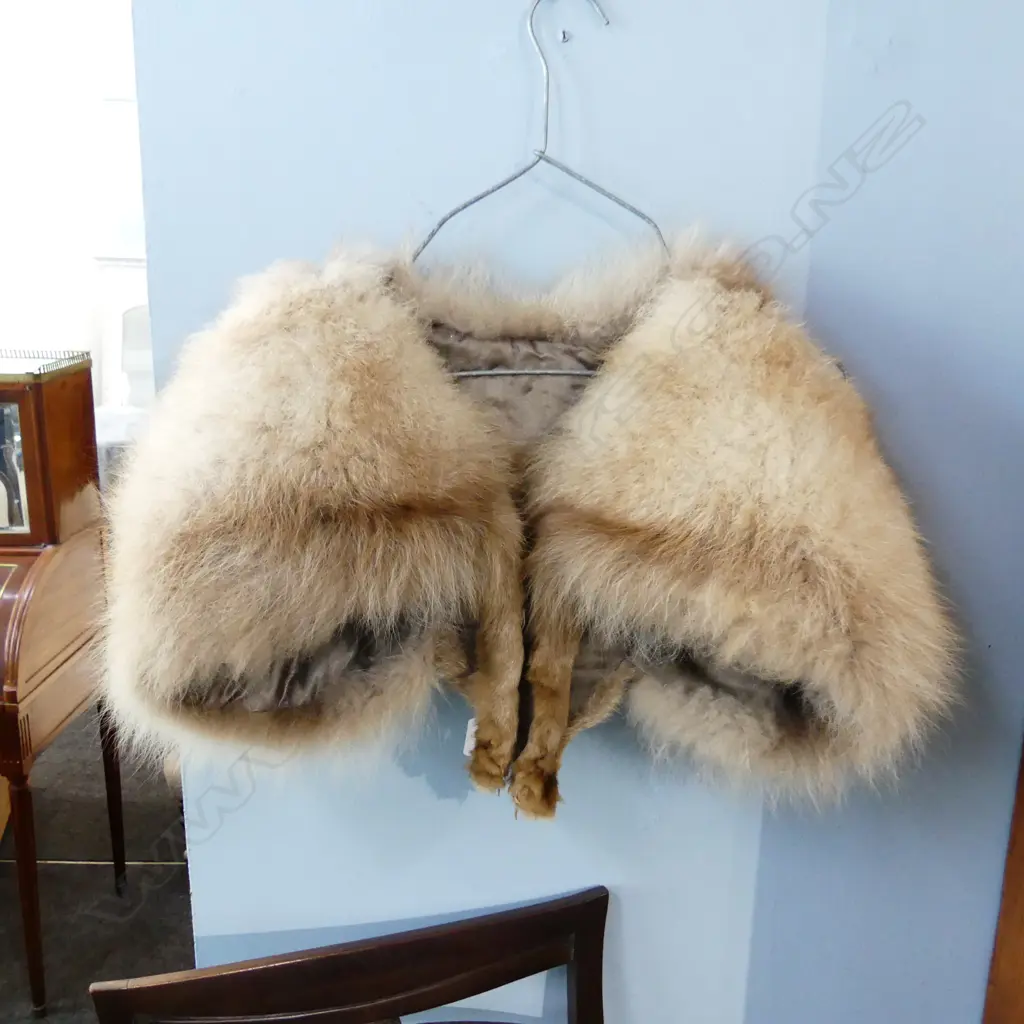 FOX FUR SHOULDER STOLL Image 1++