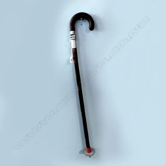 VINTAGE WALKING / SHOOTING STICK (LEATHER HANDLE SPLITS AS A SEAT) L.840mm