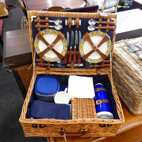 CANE PICNIC BASKET 