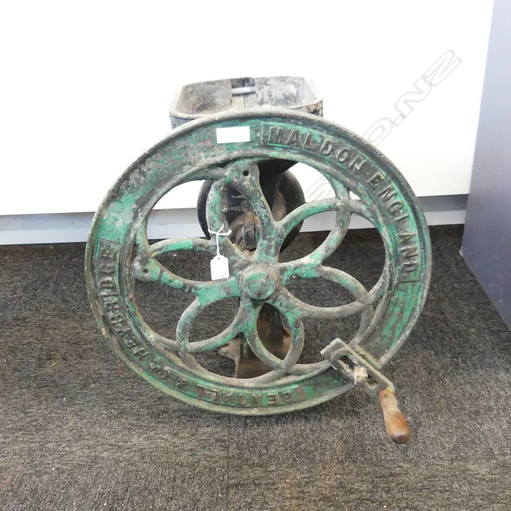 ANTIQUE CAST IRON GRINDER; BENTALL & Co. HEYBRIDGE MALDON ENGLAND H.500mm Image 1++
