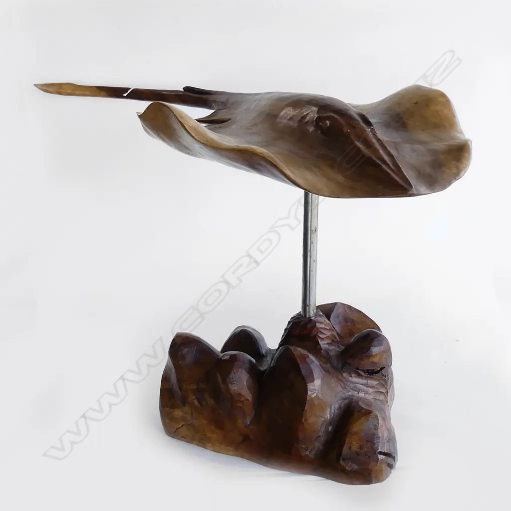 CARVED WOODEN STING RAY ON STAND L.1050mm Image 1++