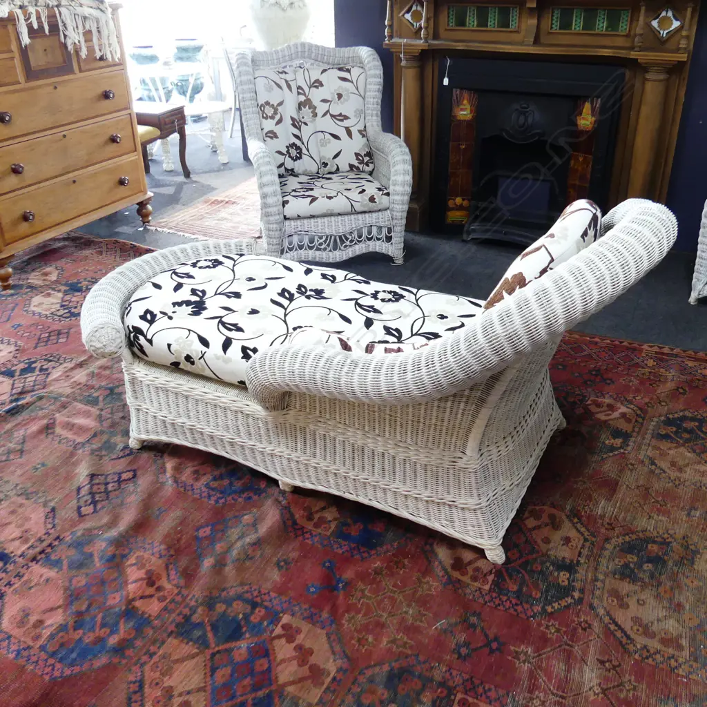WHITE CANE DAY BED 1600x900x930mm Image 1++