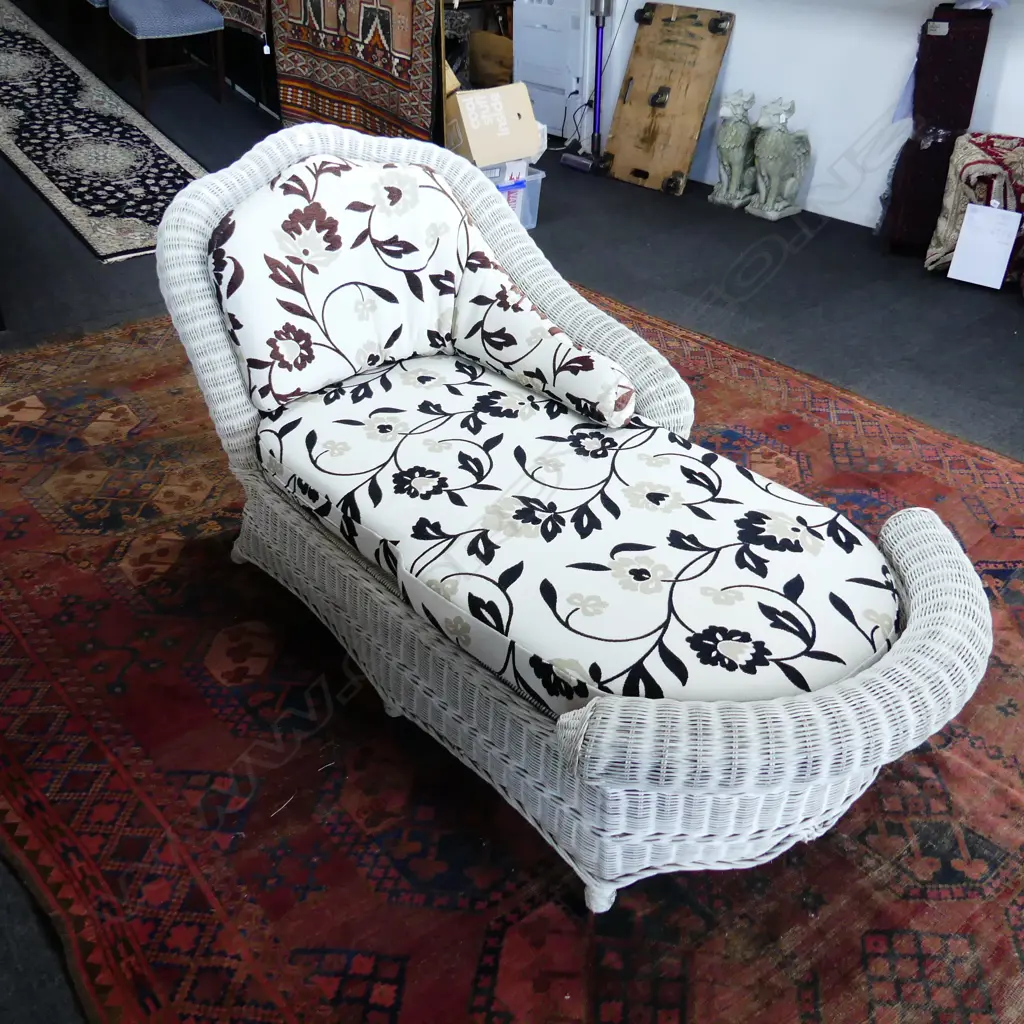 WHITE CANE DAY BED 1600x900x930mm Image 1++