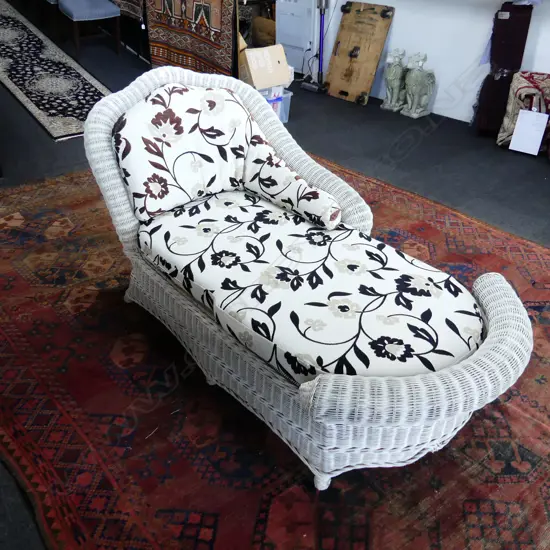 WHITE CANE DAY BED 1600x900x930mm