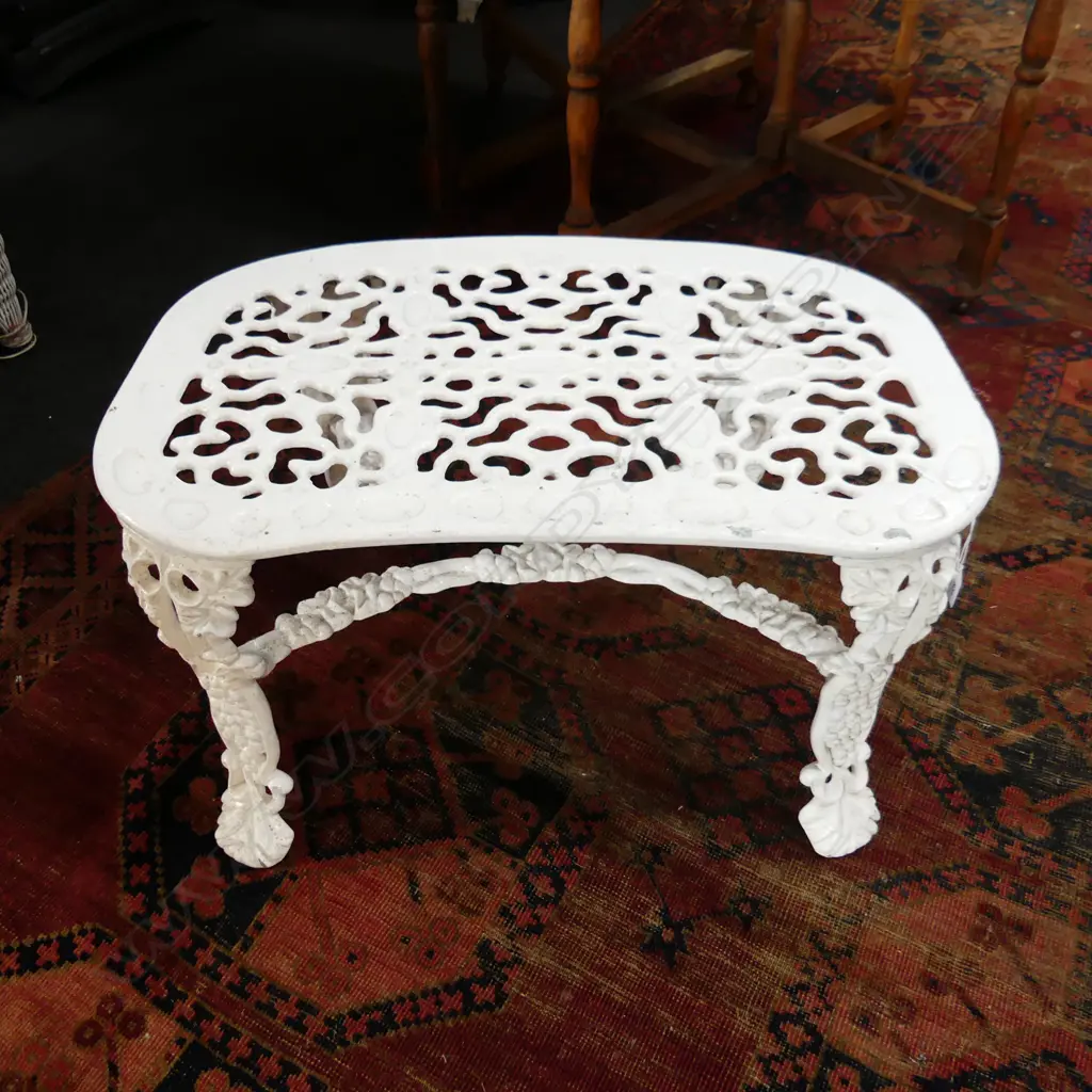 WHITE PAINTED ALUMINIUM GARDEN BENCH SEAT 715x420x410mm Image 1++