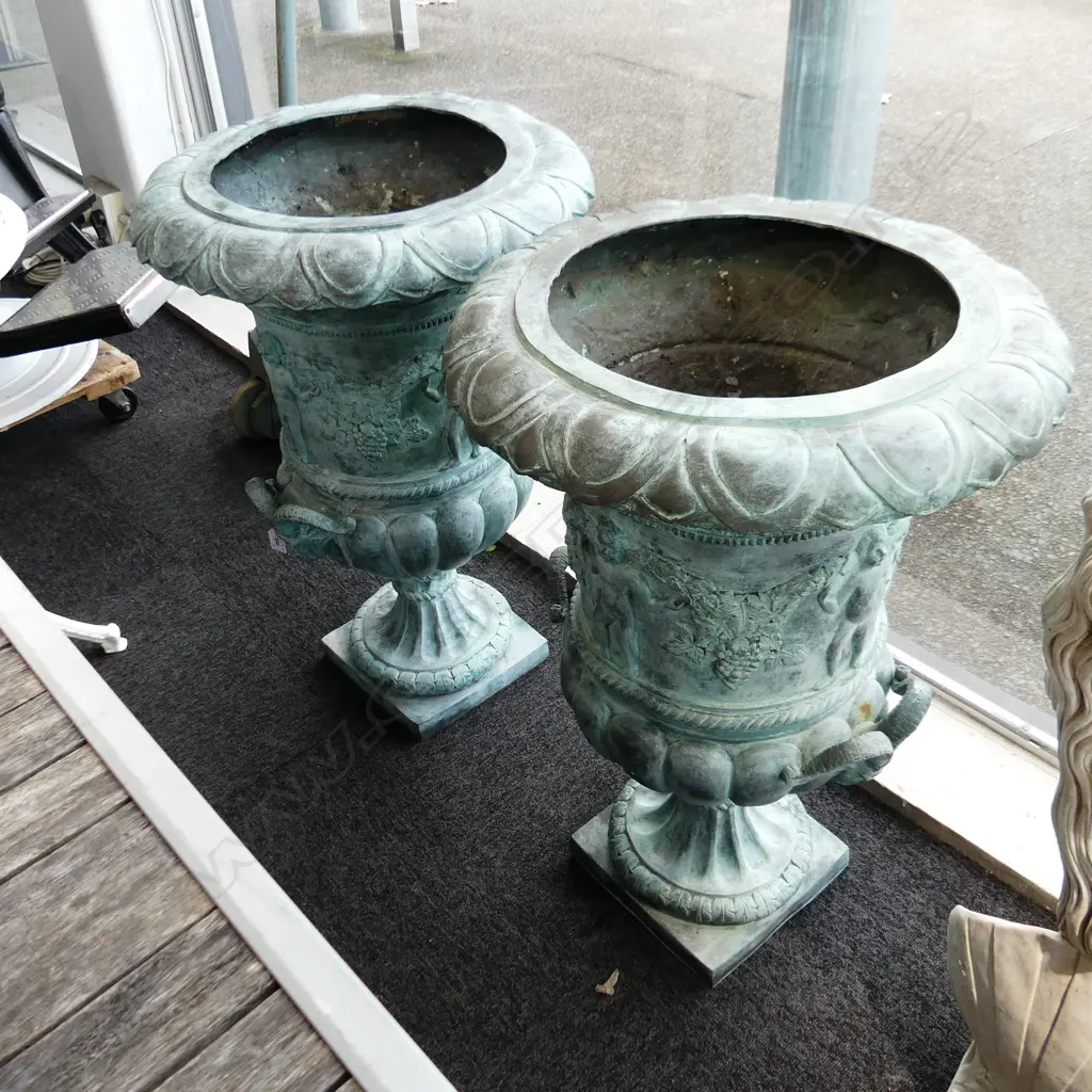 PR LG BRONZE CLASSICAL ANTIQUE STYLE GARDEN URNS H.750mm Image 1++