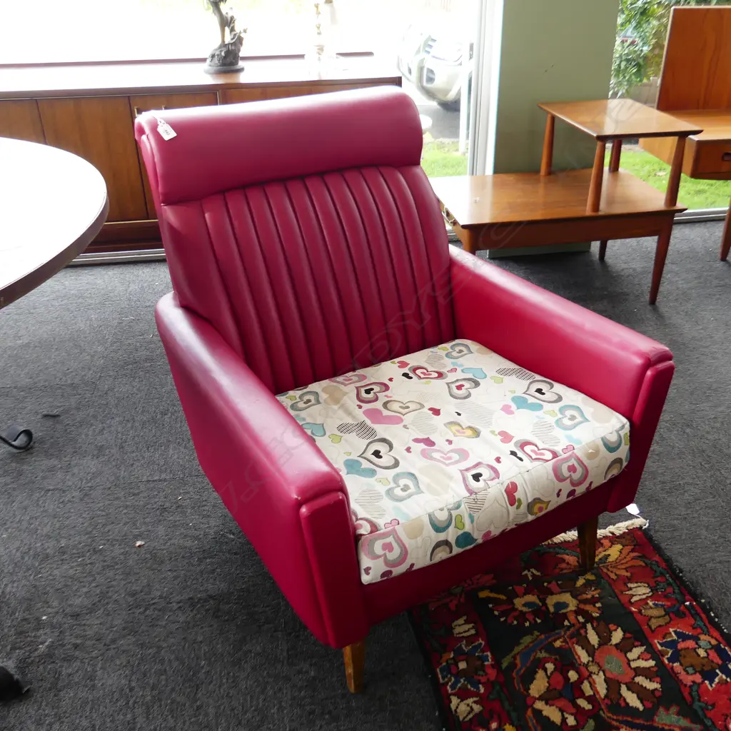 RETRO RED ARM CHAIR  Image 1++