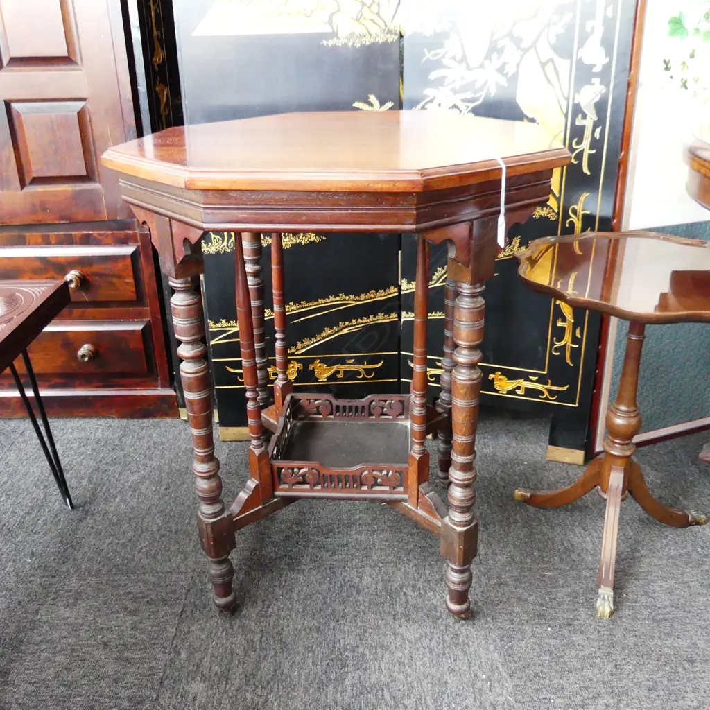 EDWARDIAN / EARLY 20thC OCTAGONAL OCCASIONAL TABLE 600x600x725mm Image 1++