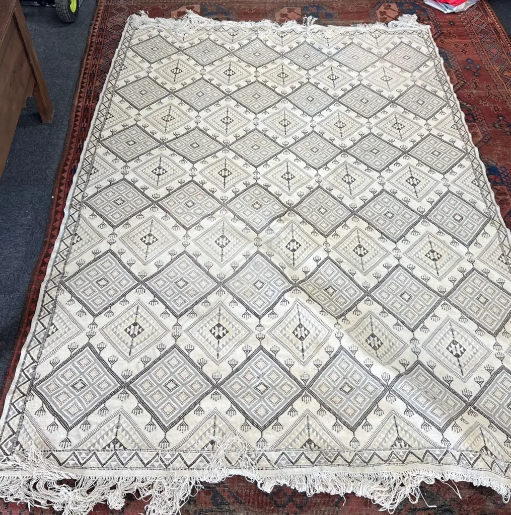 LGE HAND WOVEN PALE WOOL RUG 2700 x 2020mm. labelled to the back 'Tunisie... Image 1++