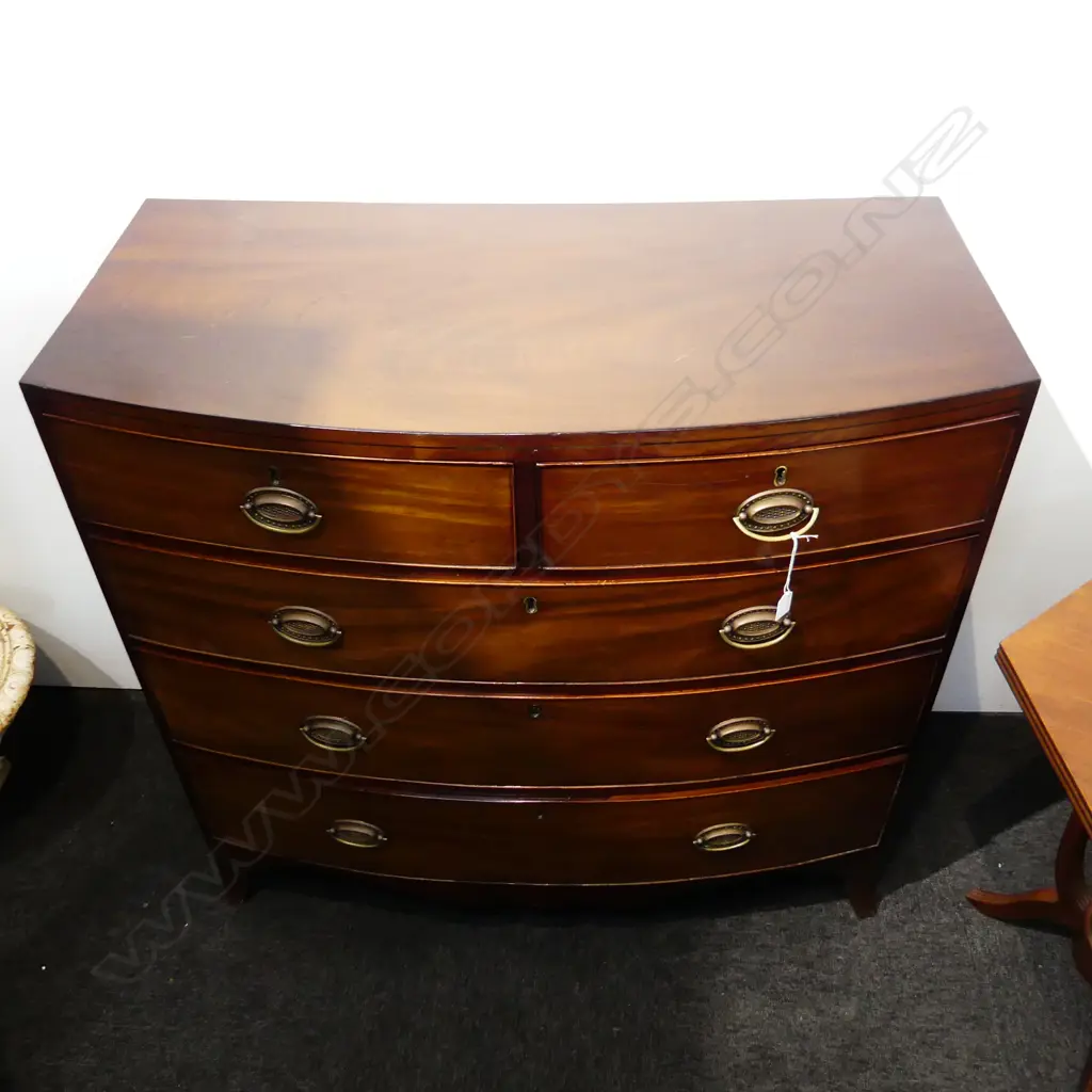 GEORIGAN MAHOGANY BOW FRONT CHEST OF DRAWERS - MINOR SCRATCHING 1045x500x1035mm Image 1++