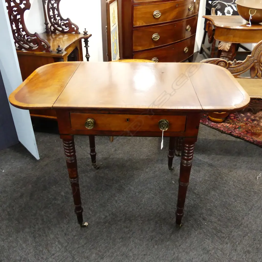 REGENCY PERIOD (1820)  FLAME MAHOGANY CROSS BANDED DROP SIDE TABLE 550x515x695mm Image 1++